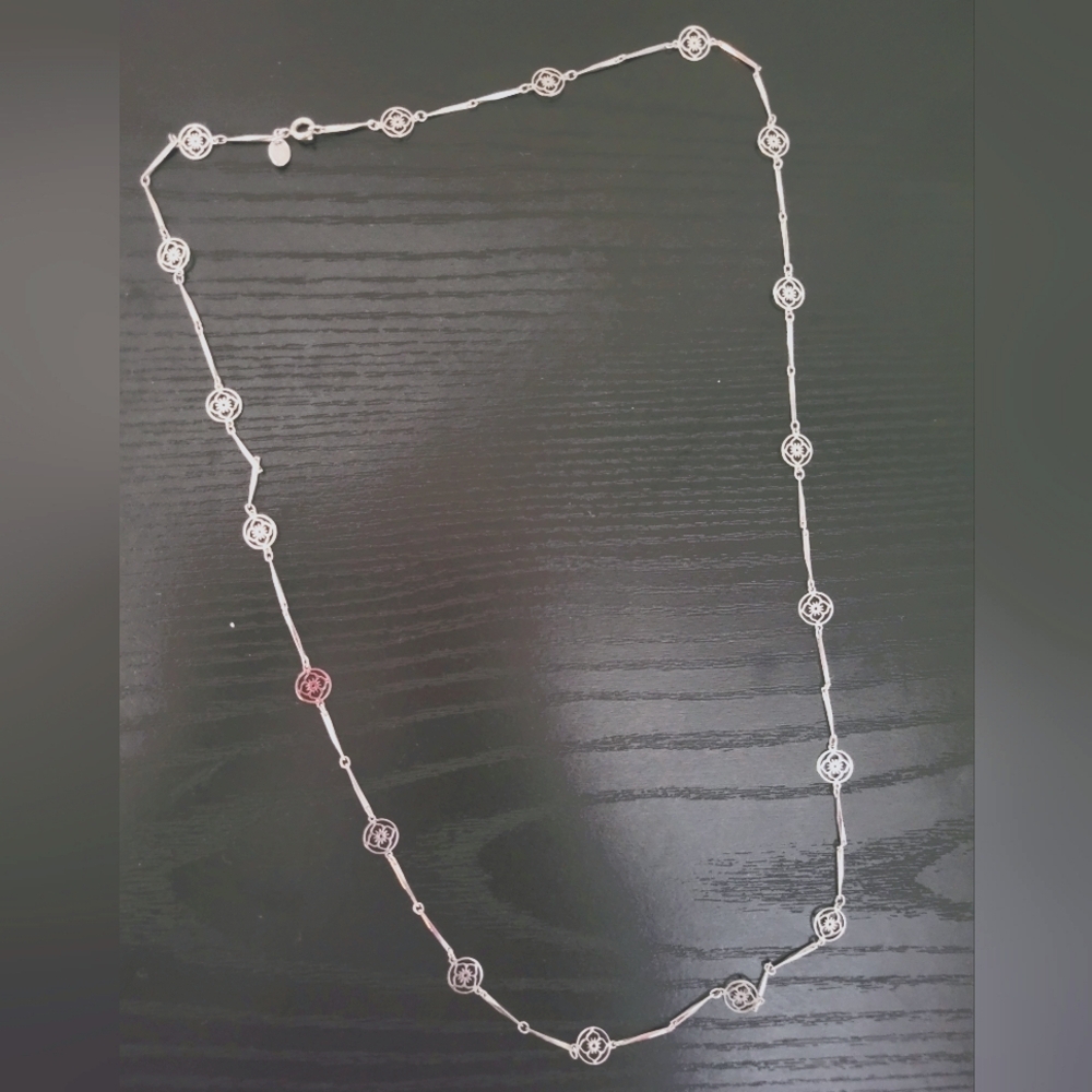 Vintage Avon Flower, Silver Tone Vintage 1979 Necklace